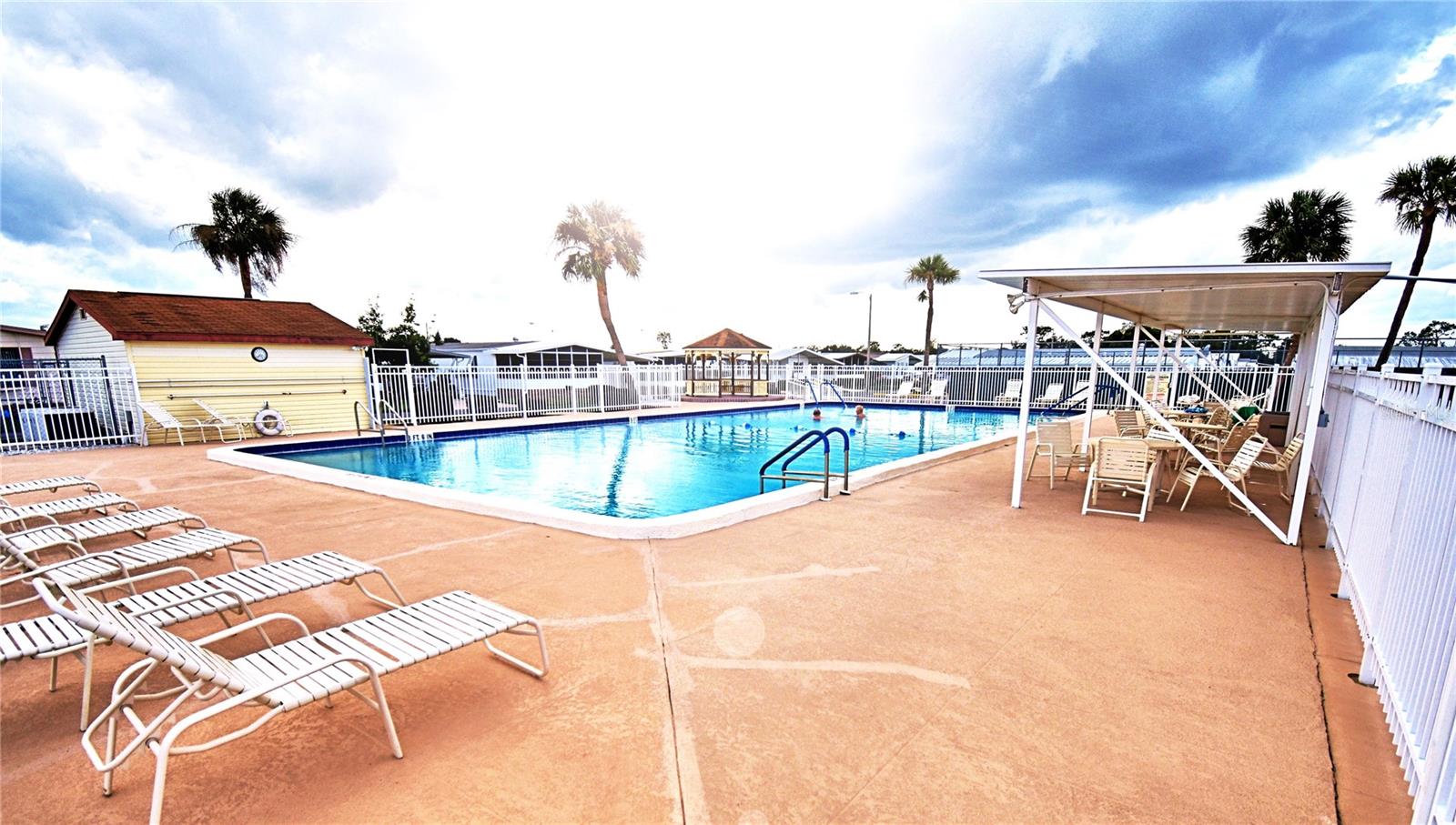 Listing photo id 50 for 4239 Cedarwood Street