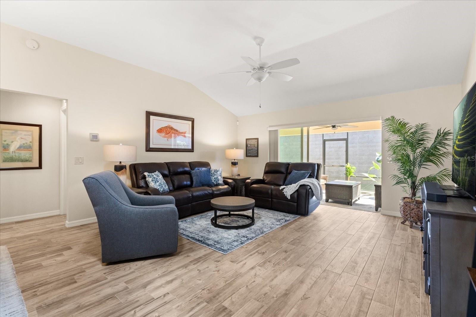 Image 3 of 28 For 2004 Flowersville Place