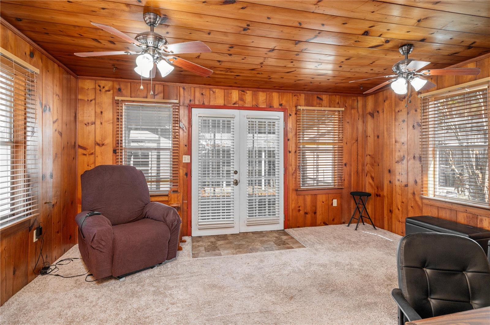 Image 15 of 26 For 427 Avenue E Se