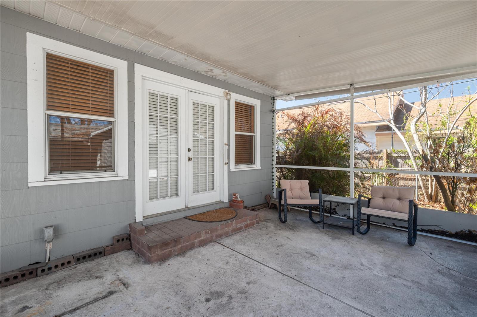 Image 17 of 26 For 427 Avenue E Se