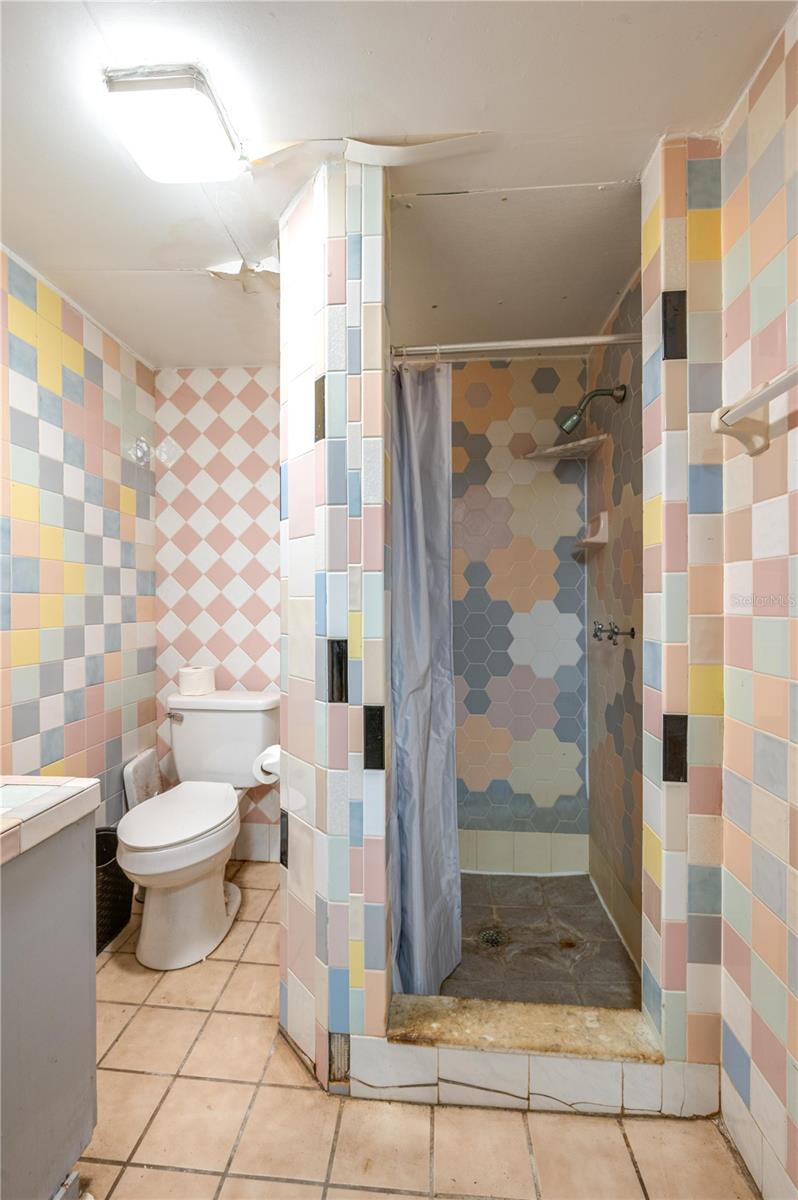 Image 21 of 26 For 427 Avenue E Se