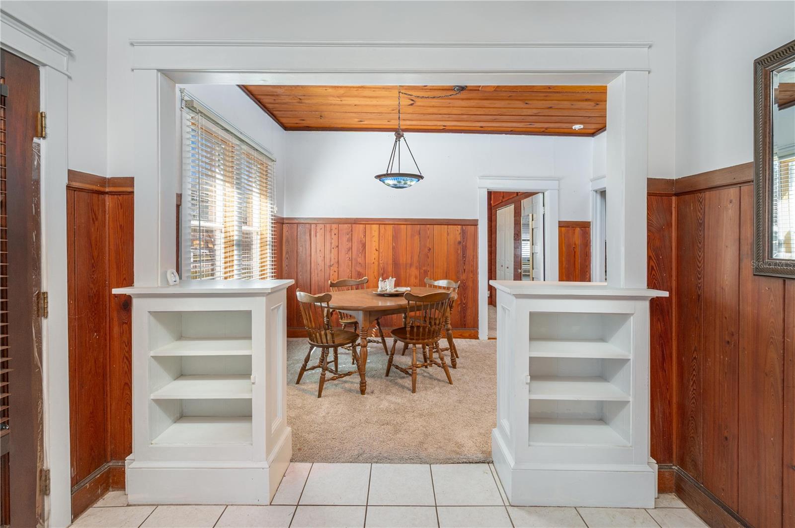 Image 4 of 26 For 427 Avenue E Se