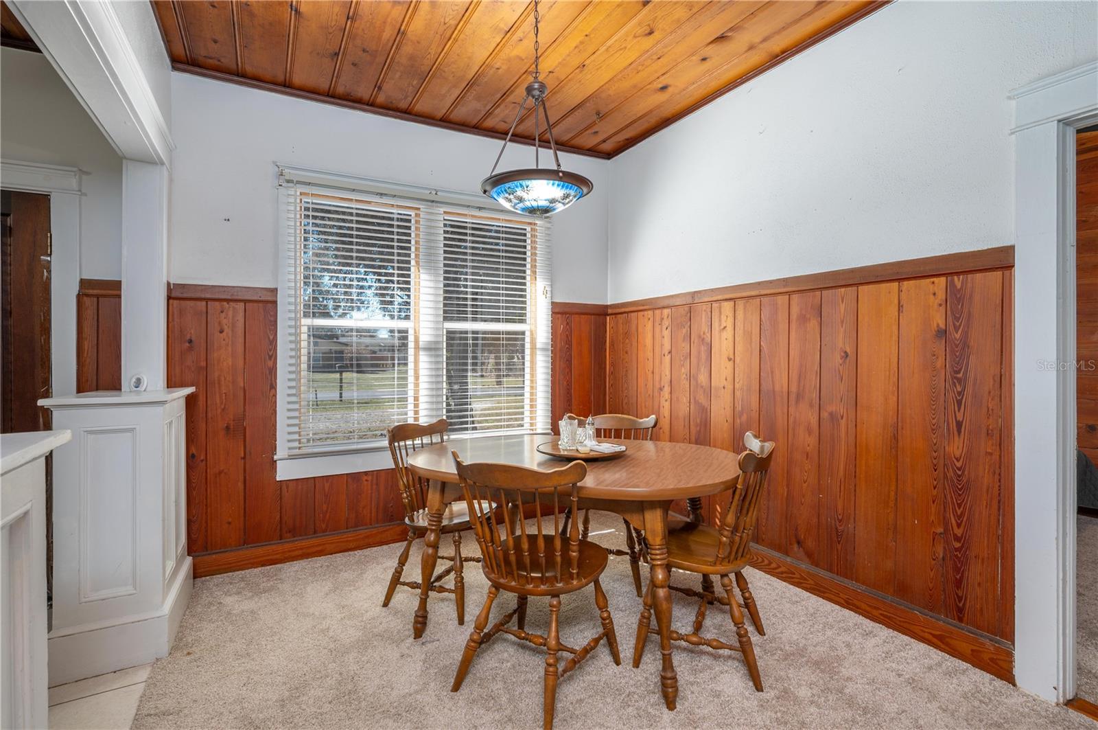 Image 5 of 26 For 427 Avenue E Se