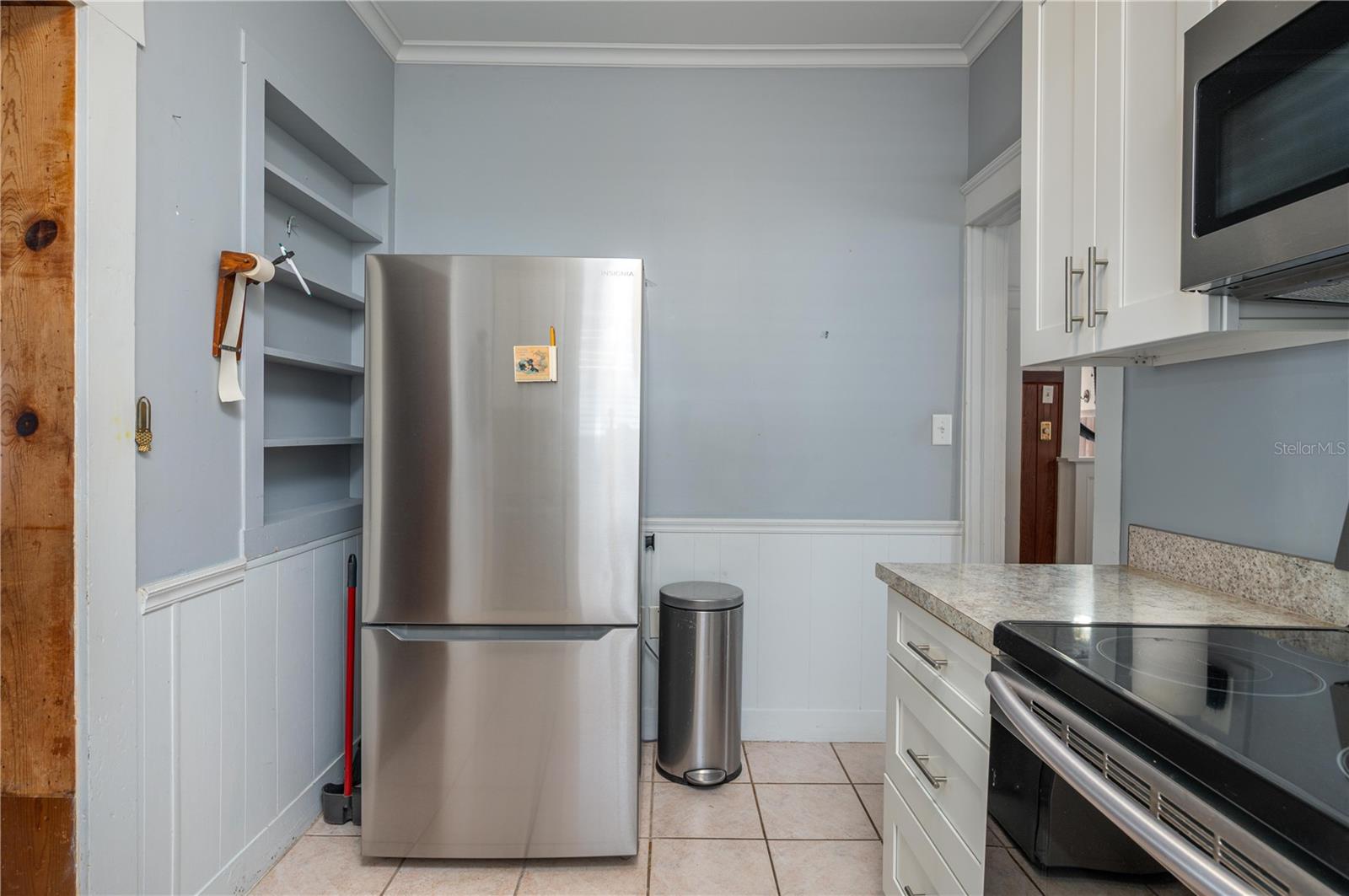 Image 7 of 26 For 427 Avenue E Se