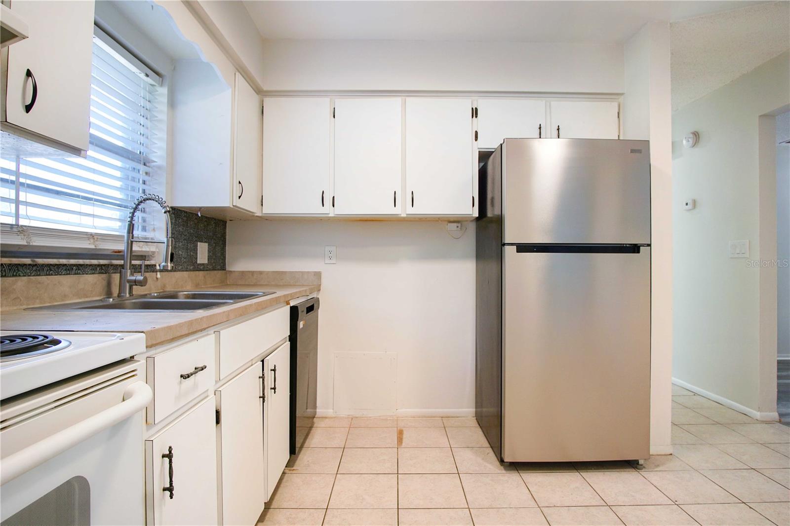 Image 3 of 16 For 2287 Nw Avenue