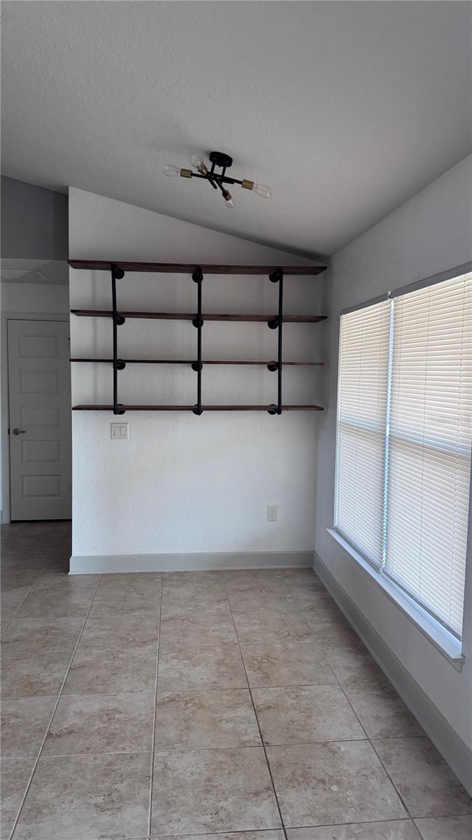 Image 18 of 31 For 1400 Eagle Crest Blvd