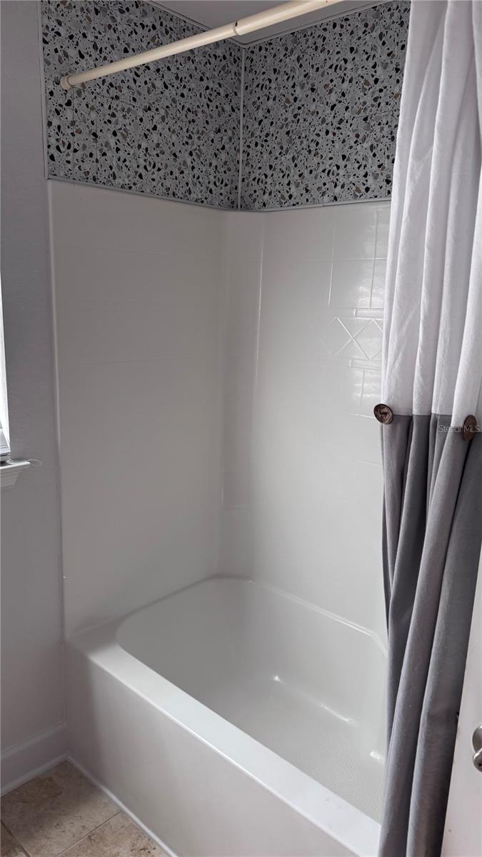 Image 23 of 31 For 1400 Eagle Crest Blvd