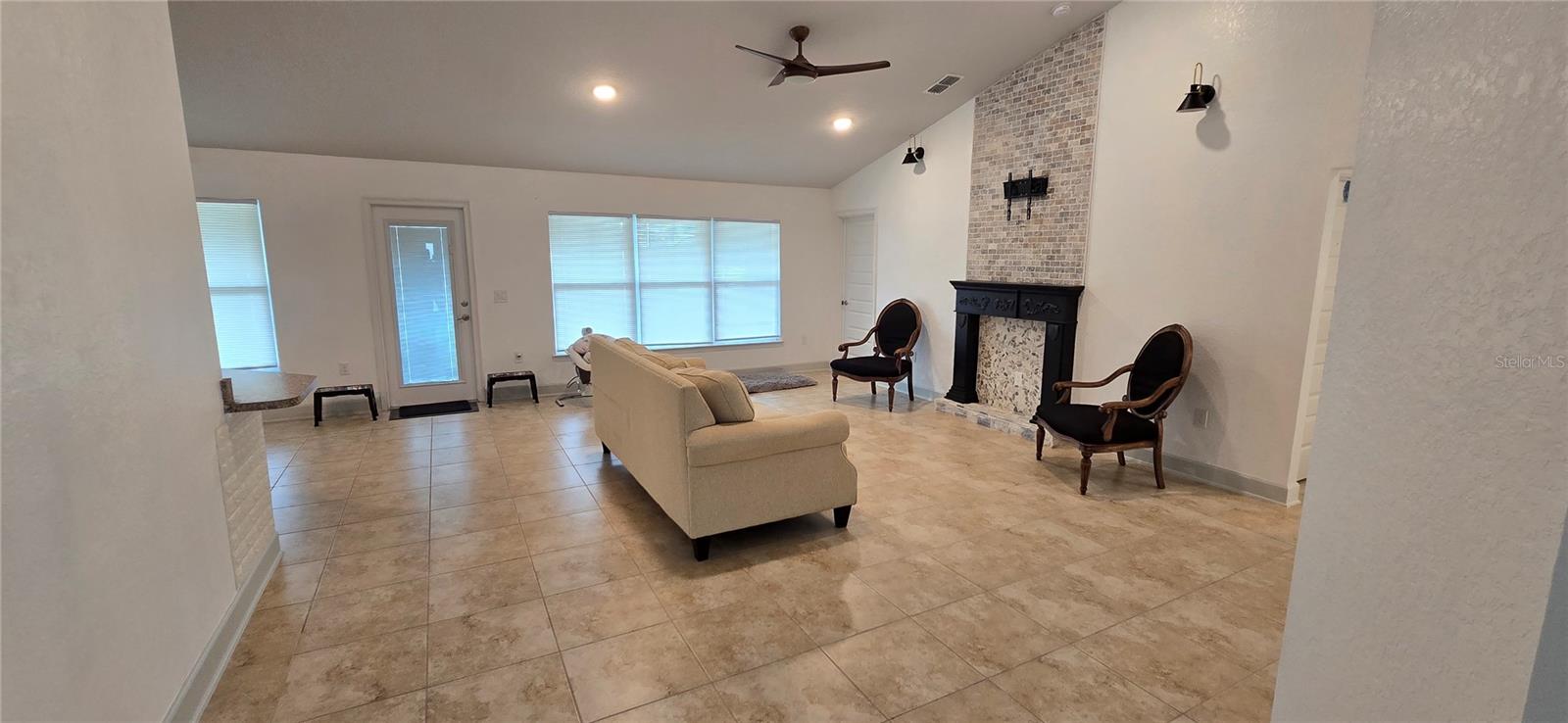 Image 6 of 31 For 1400 Eagle Crest Blvd