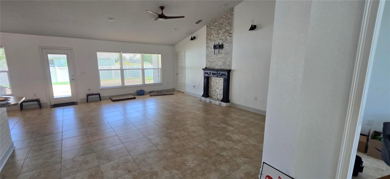 Image 7 of 31 For 1400 Eagle Crest Blvd