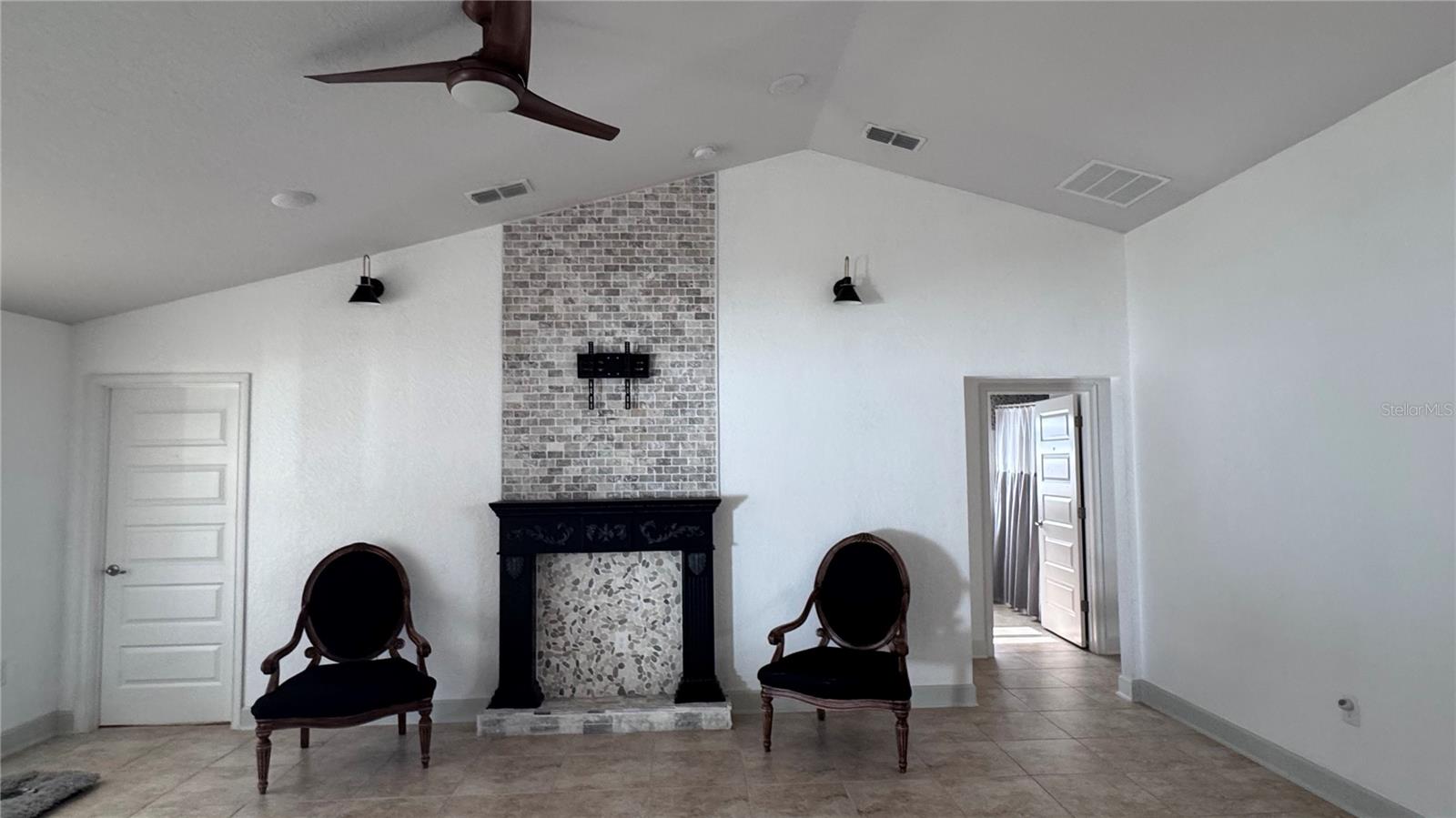 Image 8 of 31 For 1400 Eagle Crest Blvd