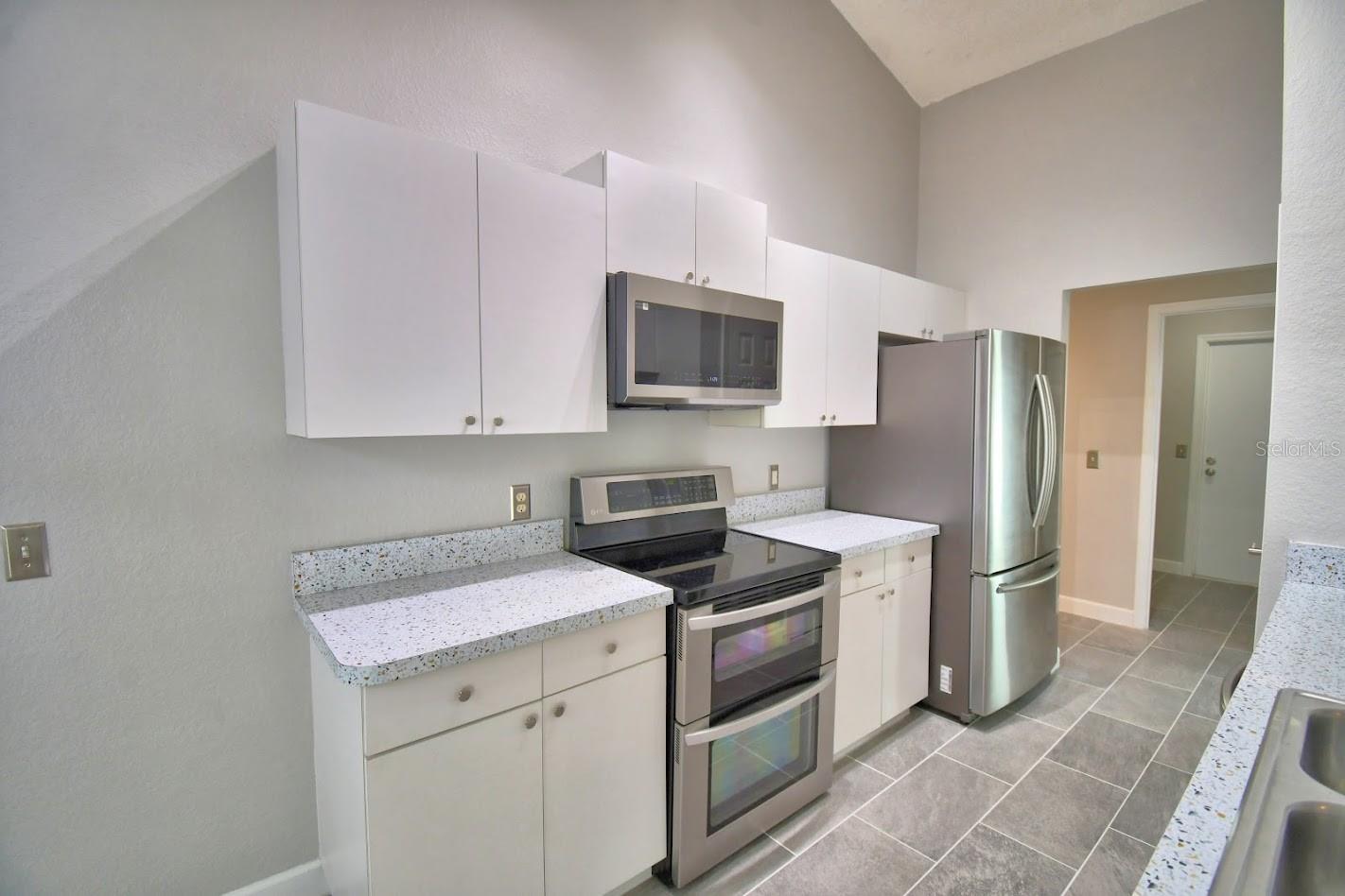 Image 10 of 32 For 511 Heather Glen Drive