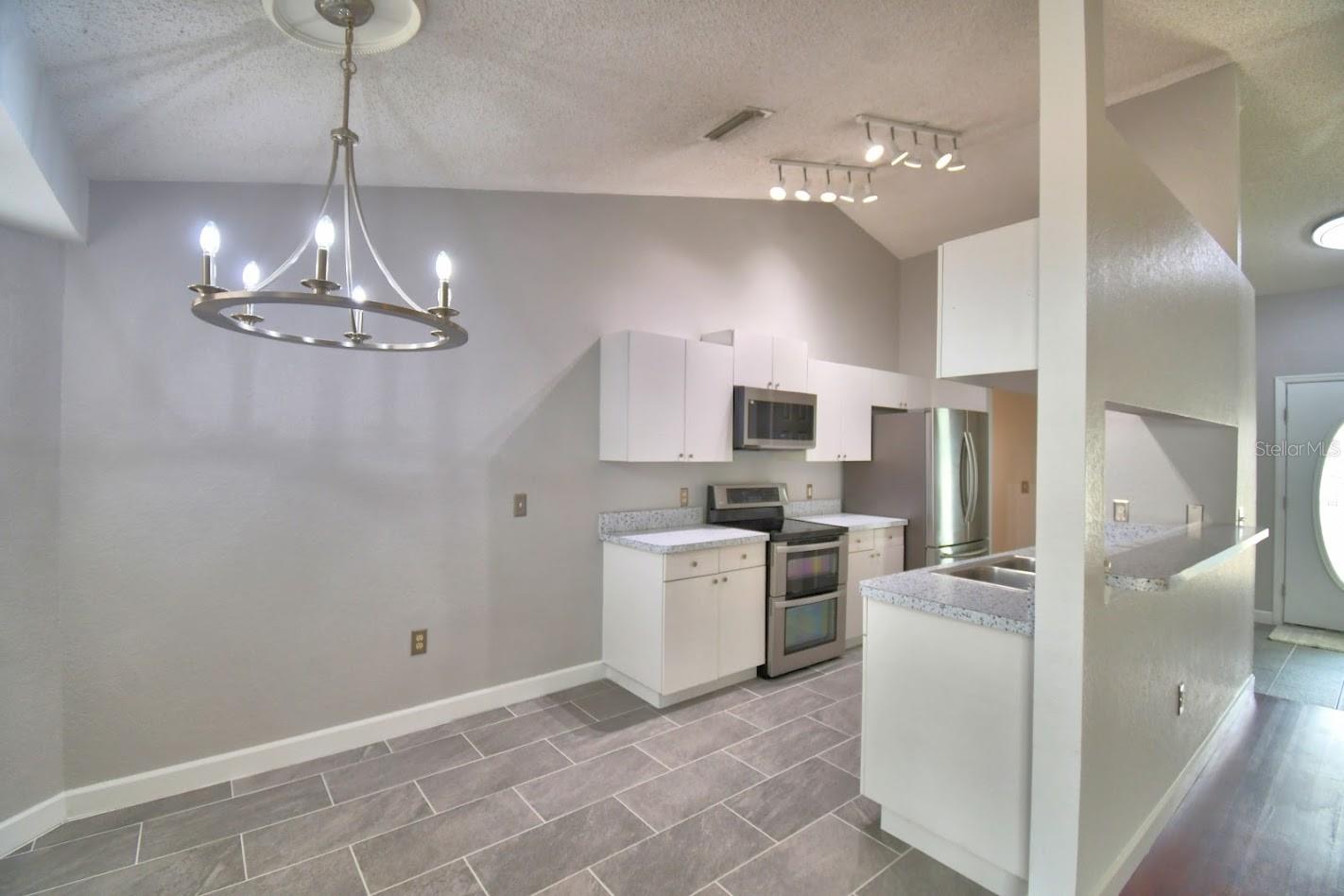 Image 12 of 32 For 511 Heather Glen Drive