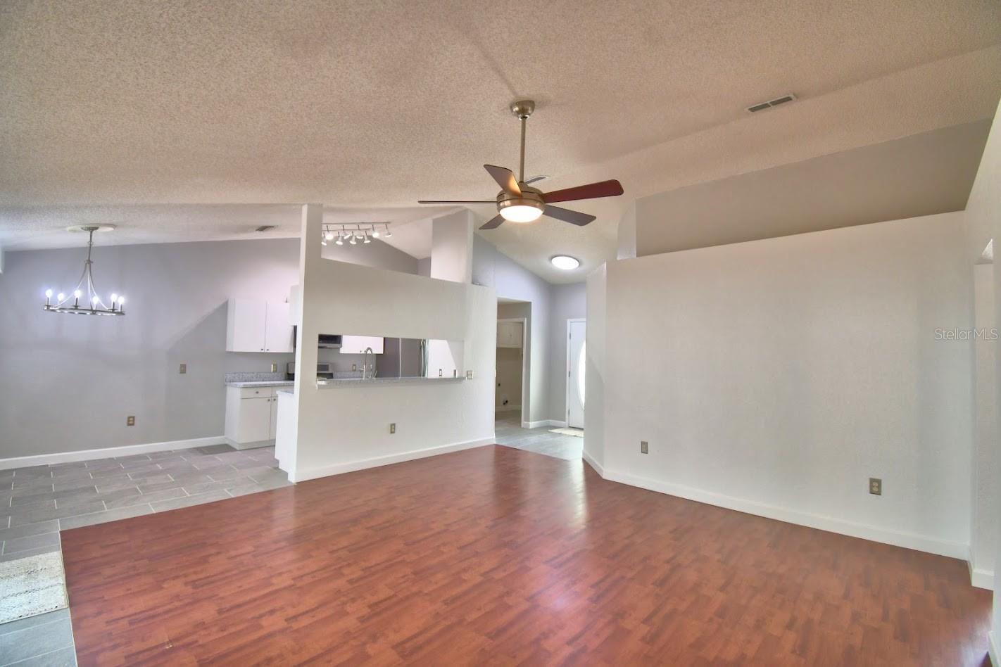 Image 6 of 32 For 511 Heather Glen Drive