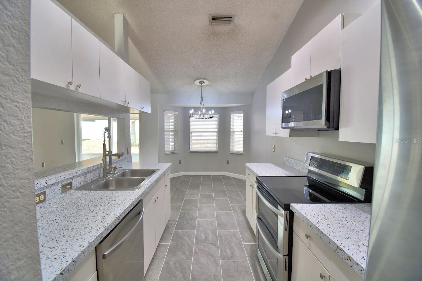 Image 9 of 32 For 511 Heather Glen Drive