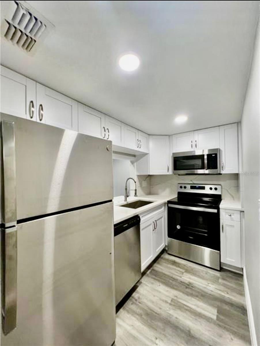 Image 2 of 6 For 7108 Waterside Drive 103