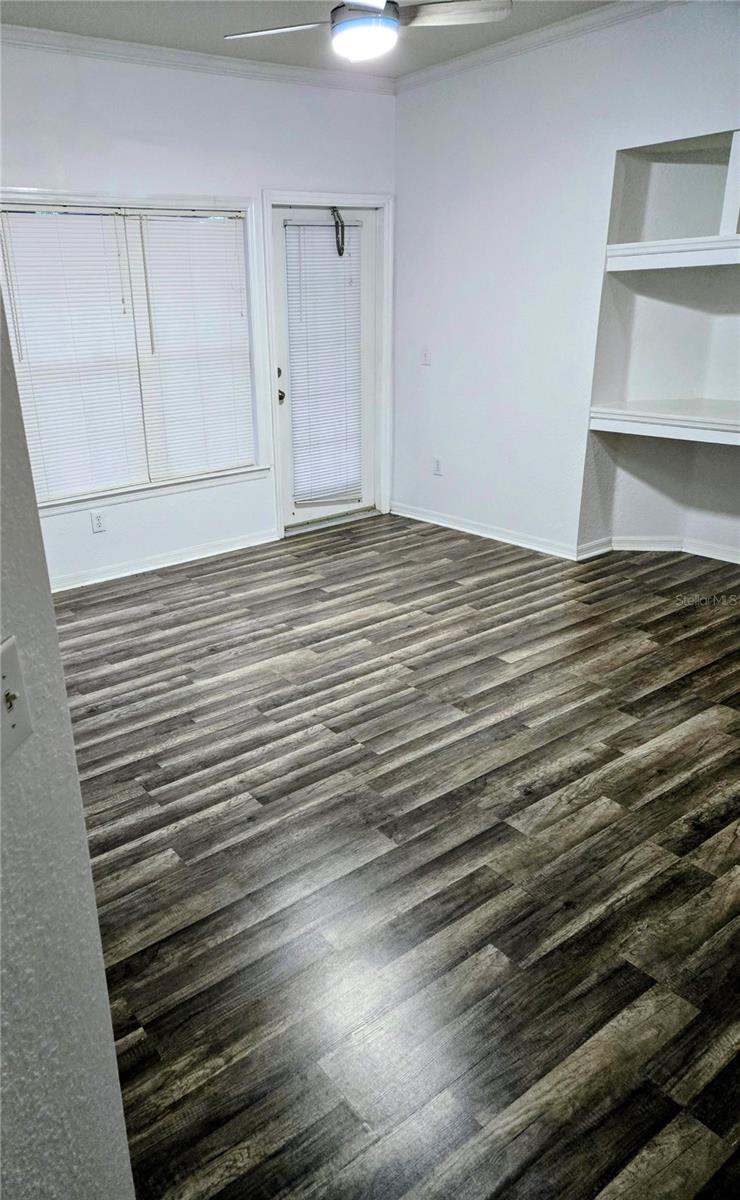 Image 4 of 24 For 3561 Conroy Road 212