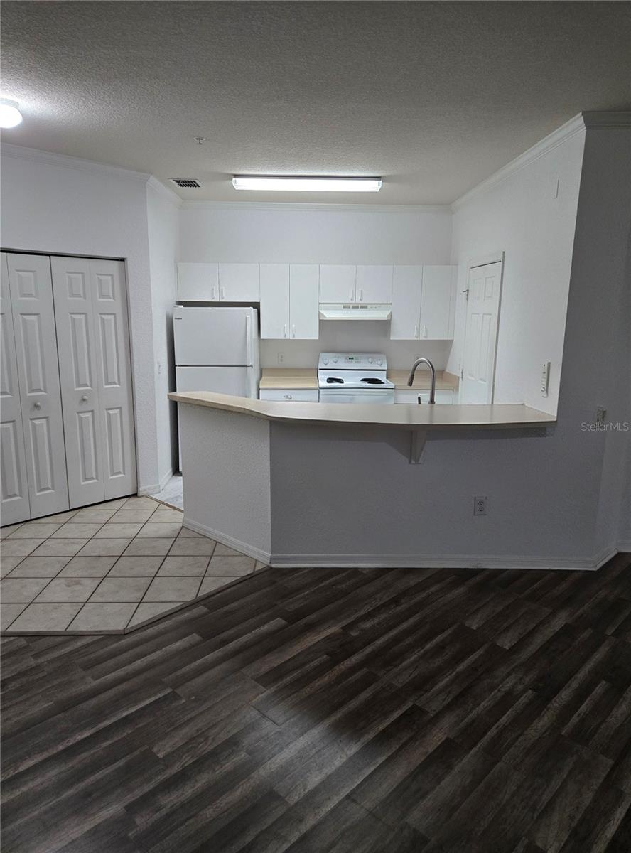 Image 5 of 24 For 3561 Conroy Road 212