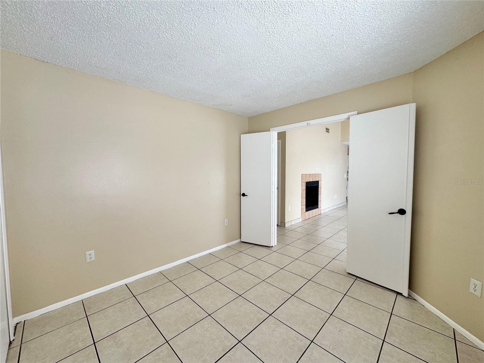 Image 21 of 27 For 817 Whisper Lake Court