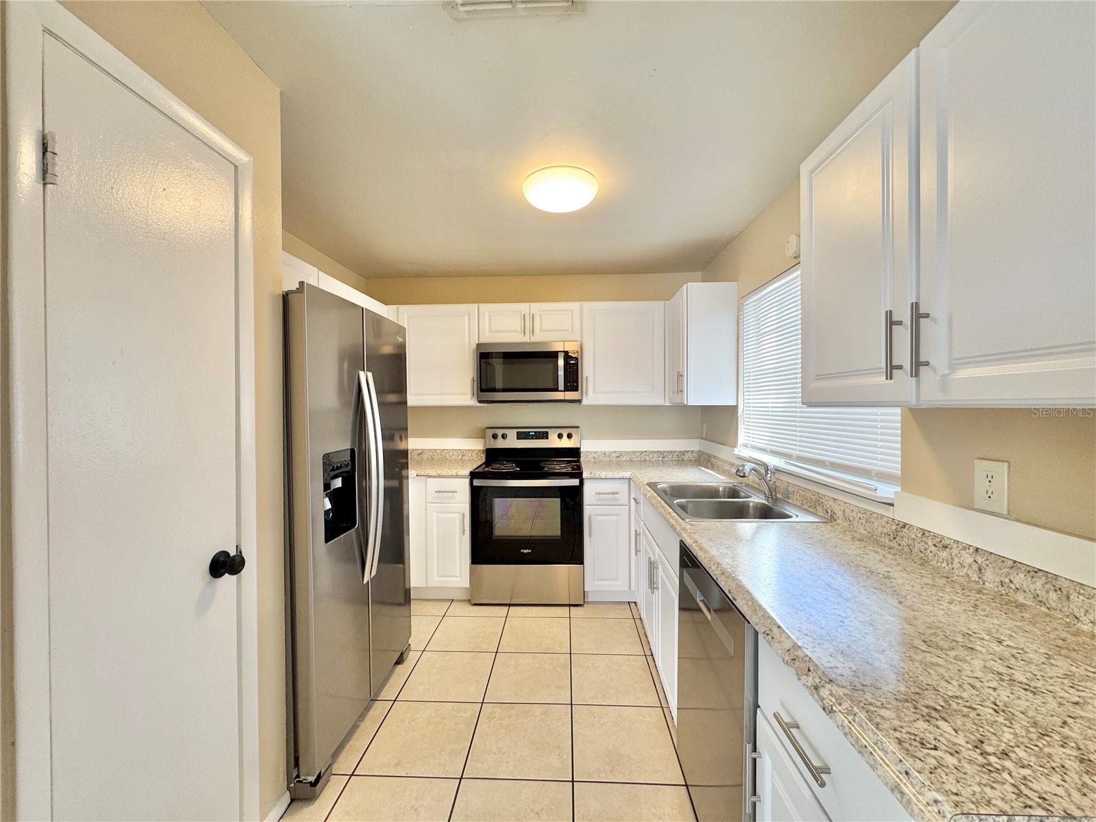 Image 4 of 27 For 817 Whisper Lake Court