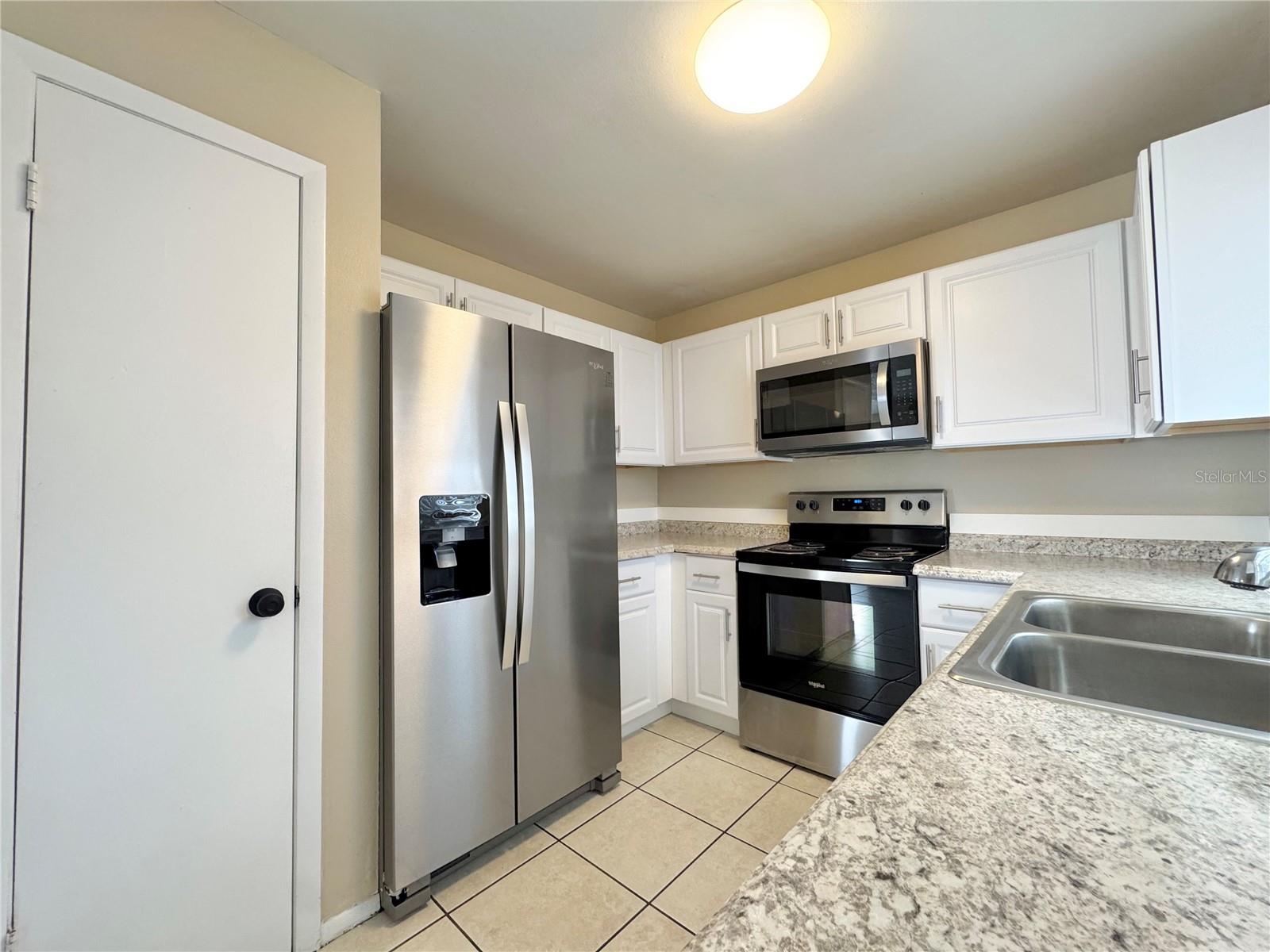 Image 5 of 27 For 817 Whisper Lake Court