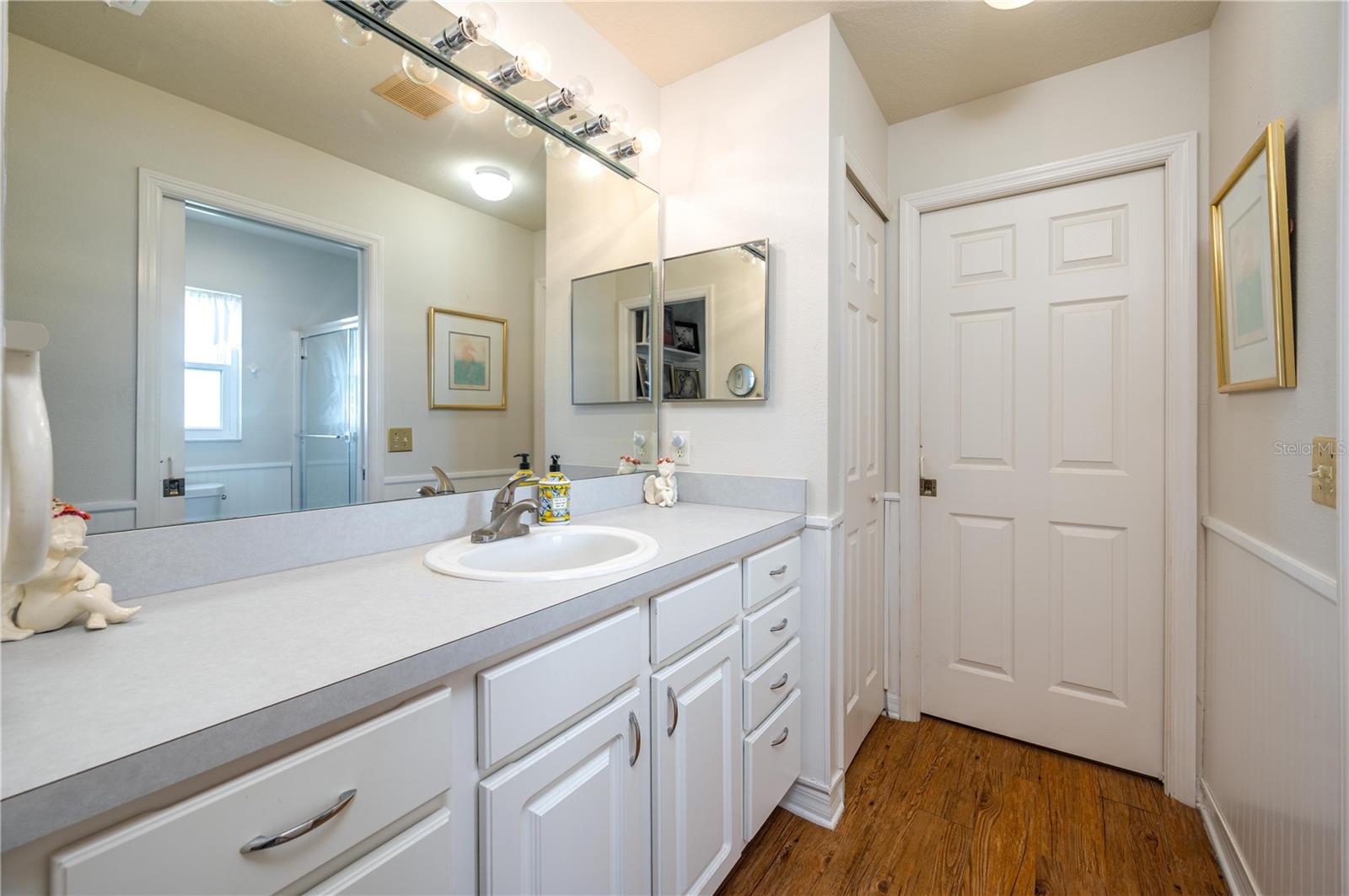 Image 20 of 29 For 483 Lake Suzanne Drive