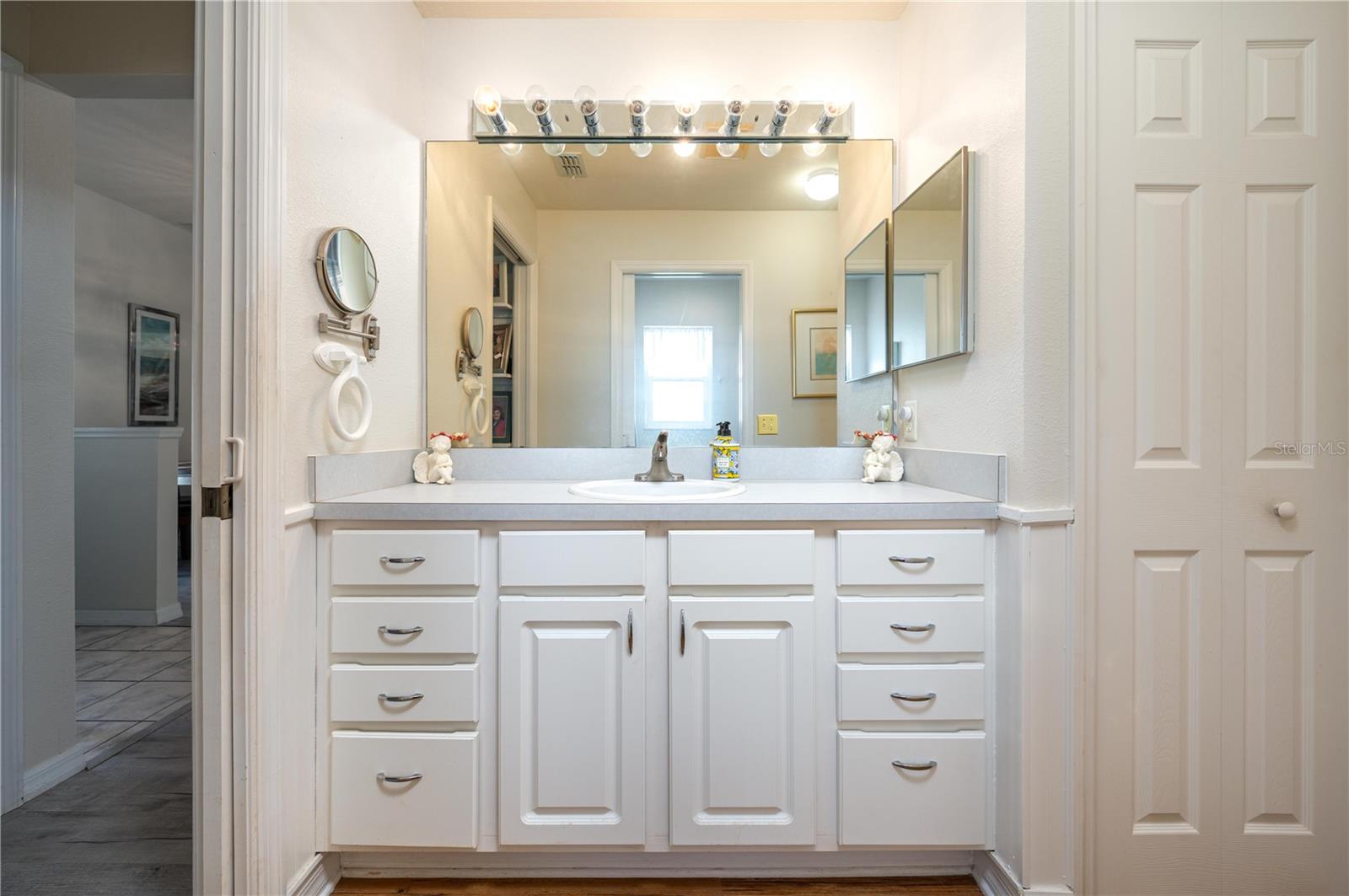 Image 21 of 29 For 483 Lake Suzanne Drive