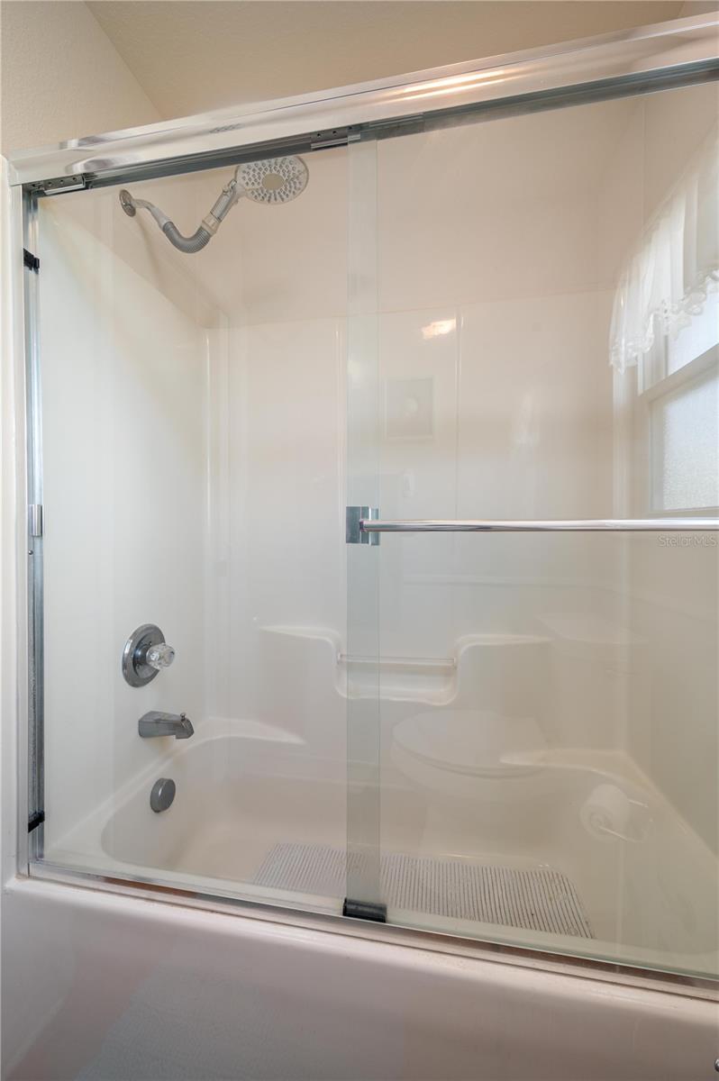 Image 23 of 29 For 483 Lake Suzanne Drive