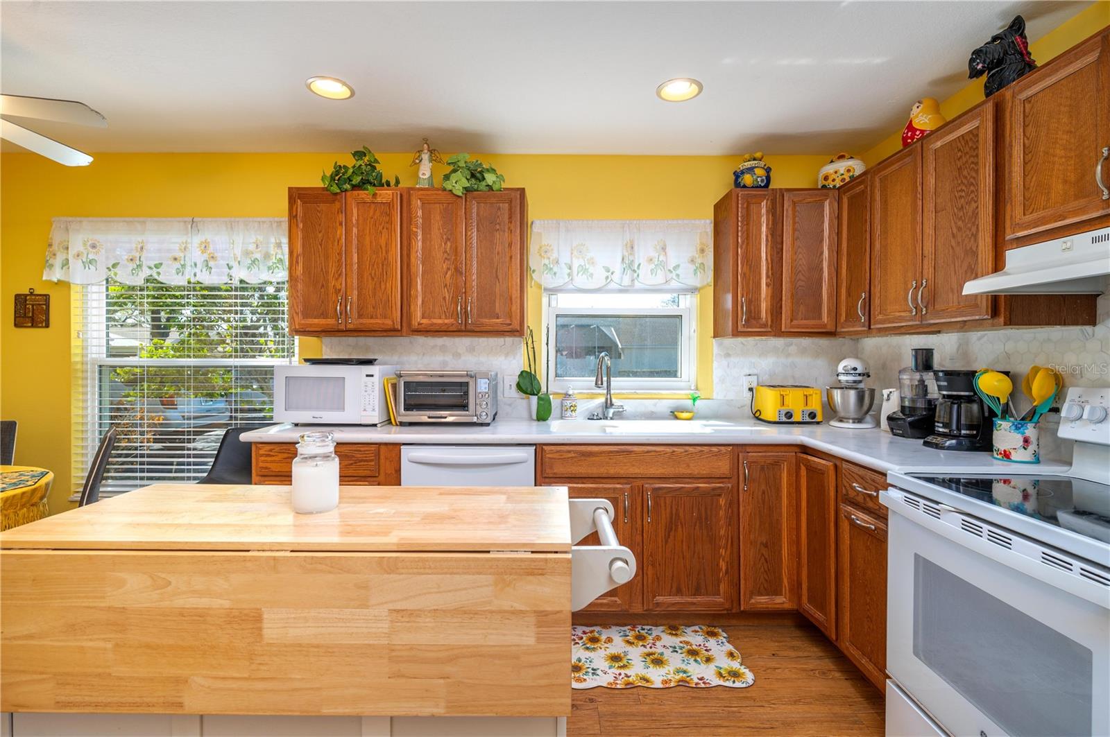 Image 8 of 29 For 483 Lake Suzanne Drive