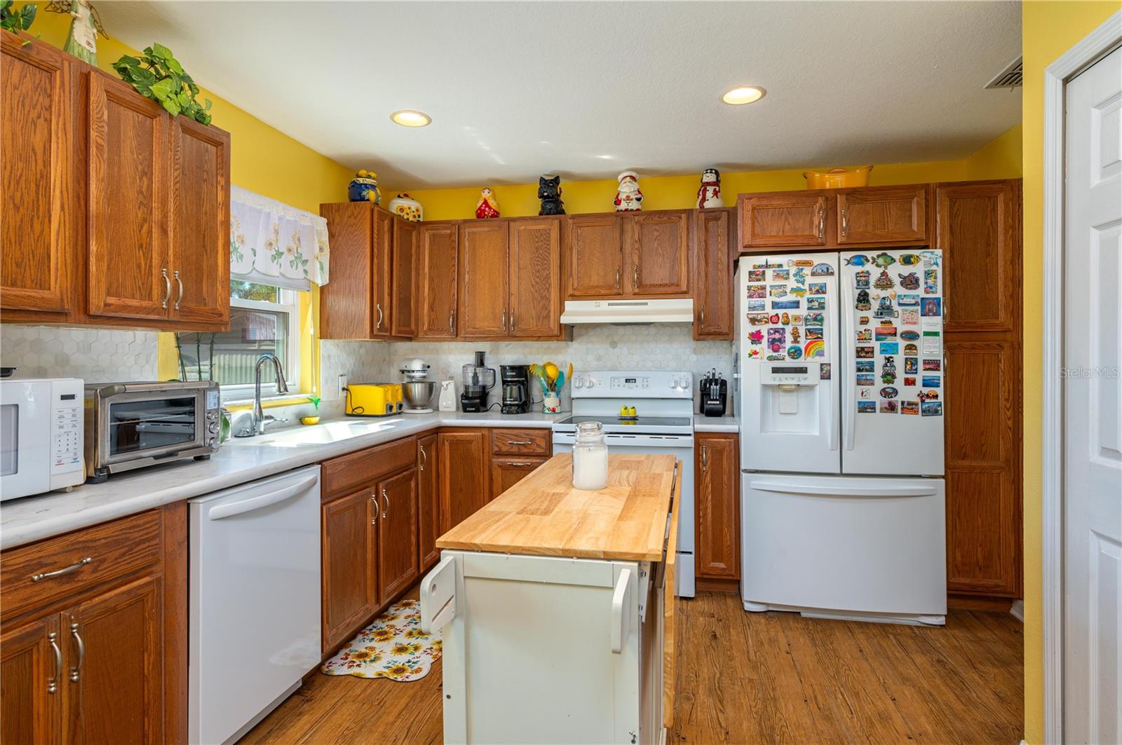 Image 9 of 29 For 483 Lake Suzanne Drive