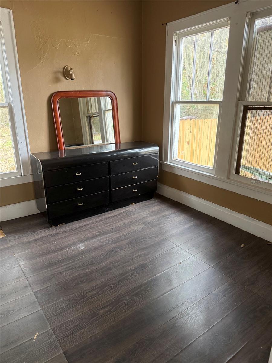 Image 11 of 22 For 444 Avenue B Ne