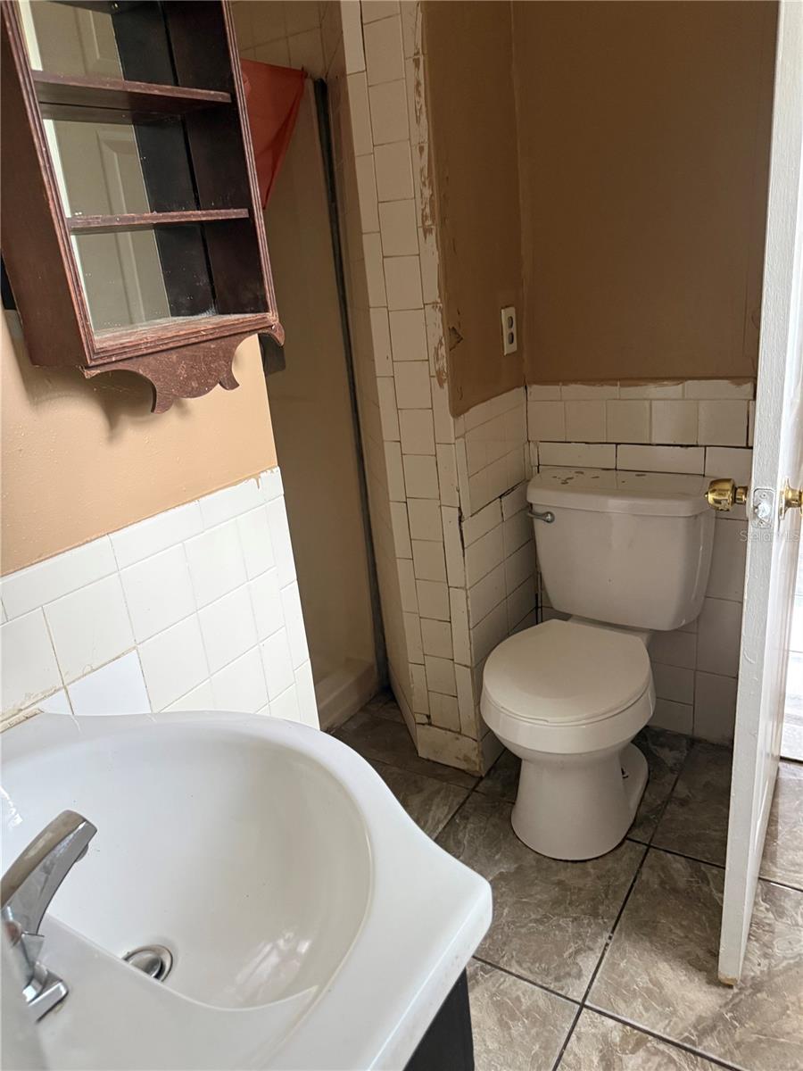 Image 17 of 22 For 444 Avenue B Ne