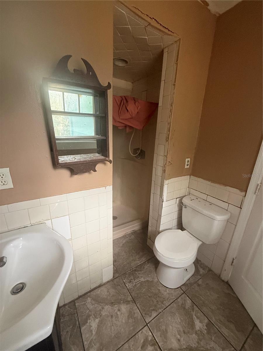 Image 20 of 22 For 444 Avenue B Ne