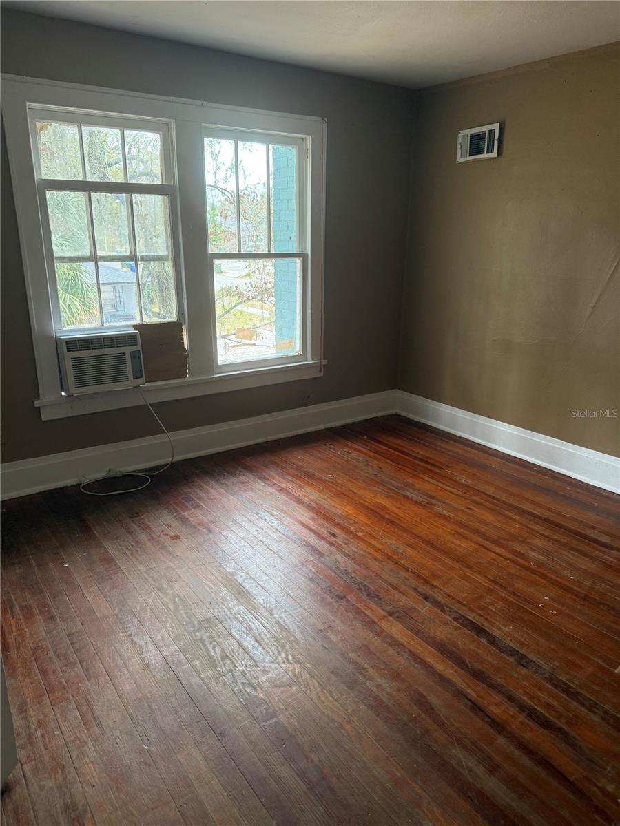 Image 5 of 22 For 444 Avenue B Ne