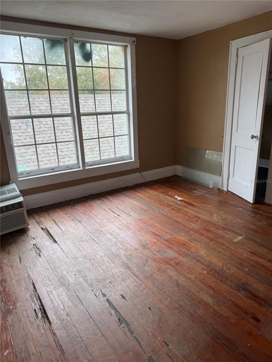 Image 9 of 22 For 444 Avenue B Ne