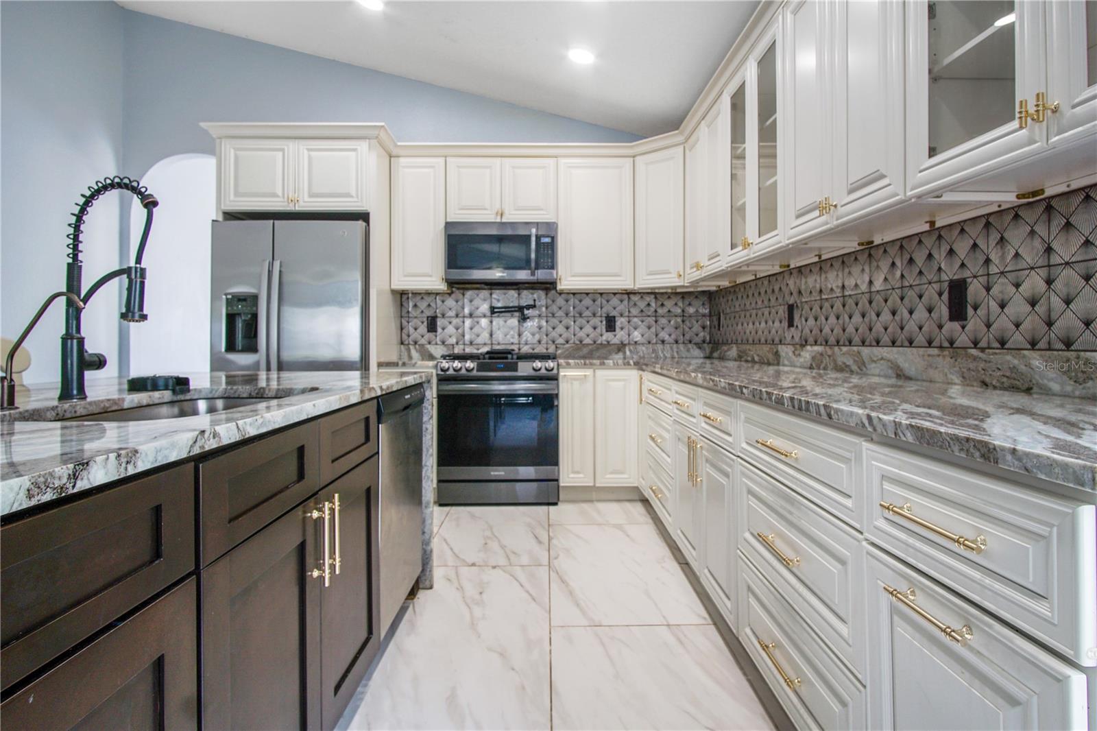 Image 10 of 25 For 519 Winthrop Place