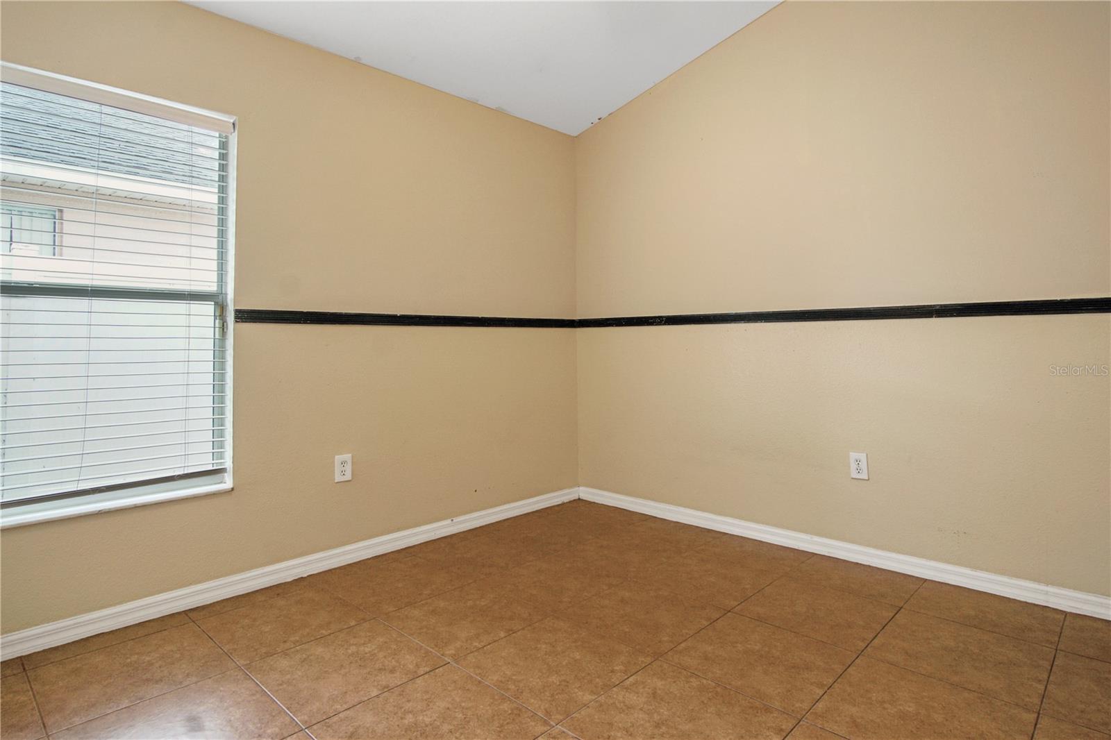 Image 19 of 25 For 519 Winthrop Place