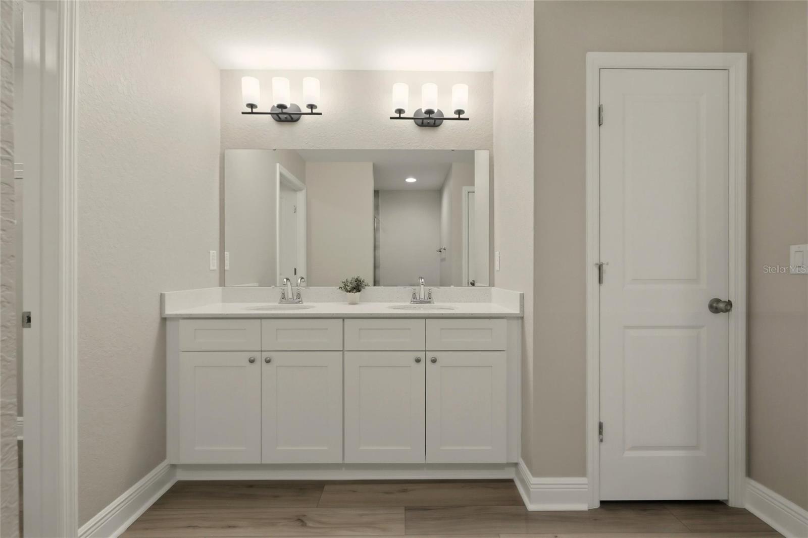Image 18 of 47 For 6809 Dickinson Drive