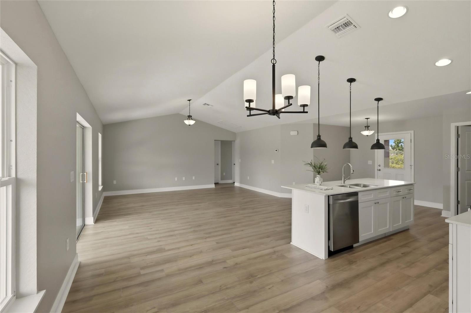 Image 4 of 47 For 6809 Dickinson Drive