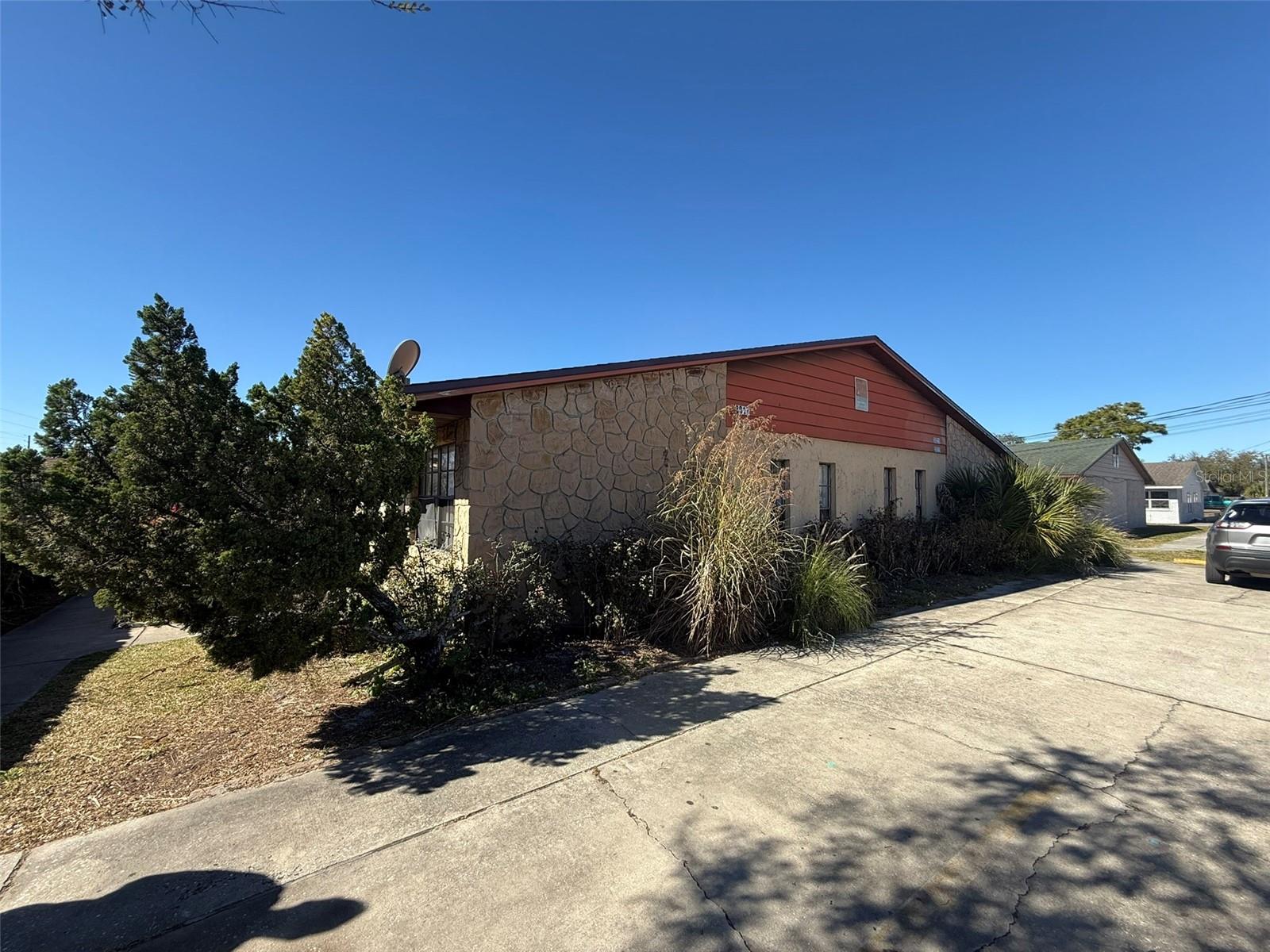 Image 4 of 44 For 3023 Saint Paul Drive