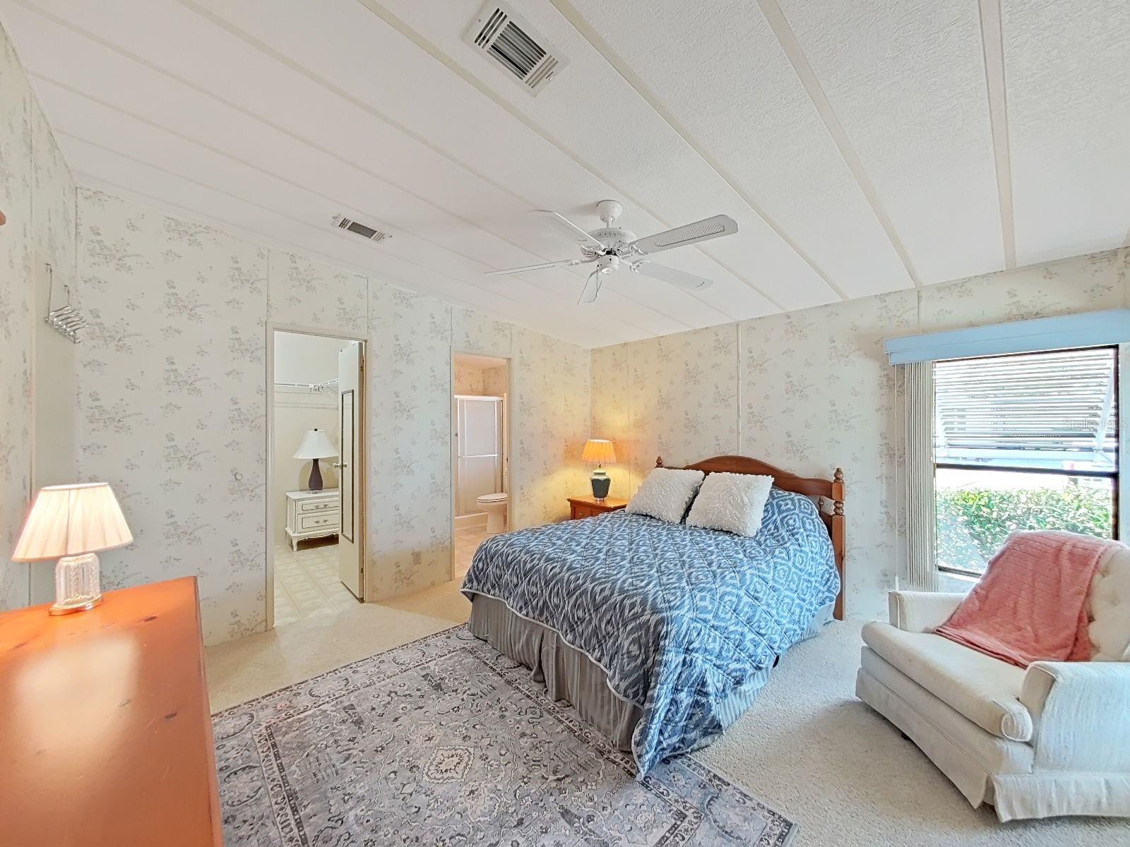 Image 17 of 35 For 4969 Deerwood Dr