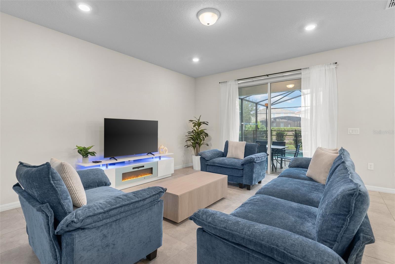 Image 3 of 31 For 7247 Oakmoss Loop