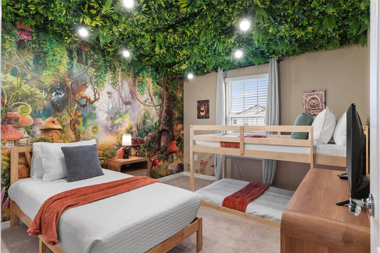 Image 4 of 31 For 7247 Oakmoss Loop