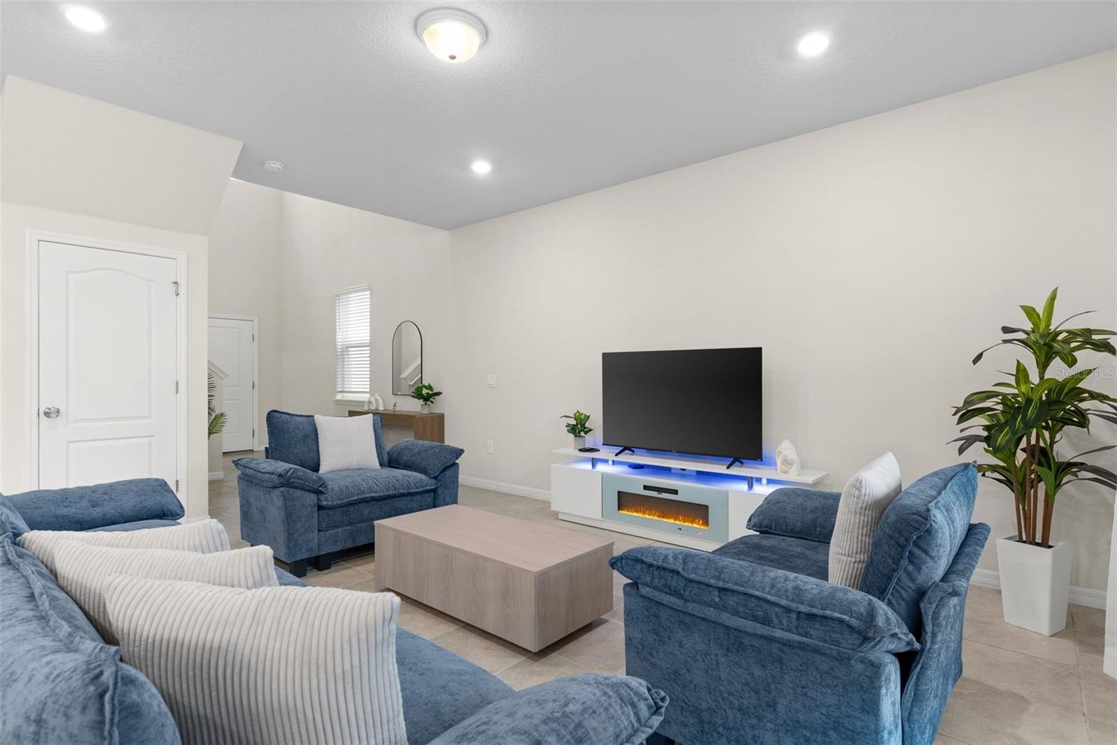 Image 6 of 31 For 7247 Oakmoss Loop