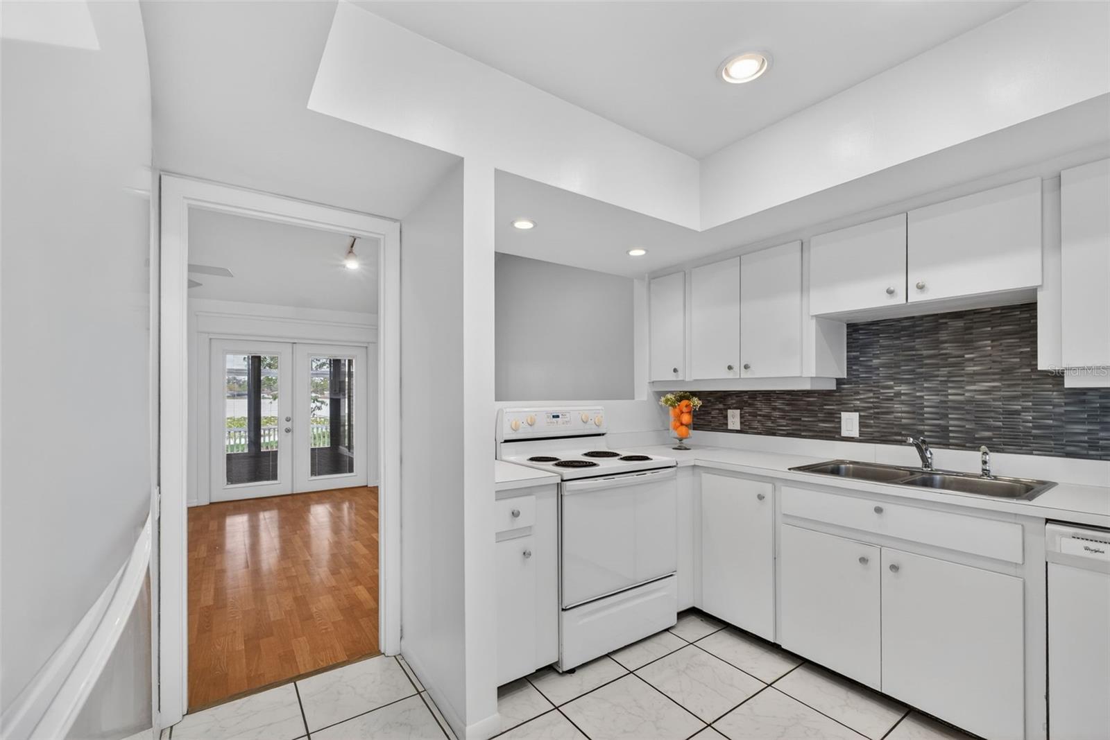 Image 11 of 49 For 1502 Buckeye Road Ne 4