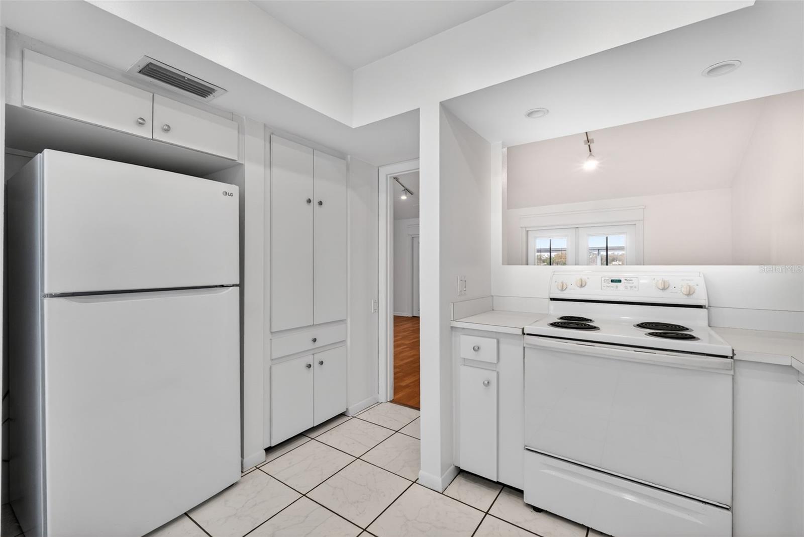 Image 12 of 49 For 1502 Buckeye Road Ne 4