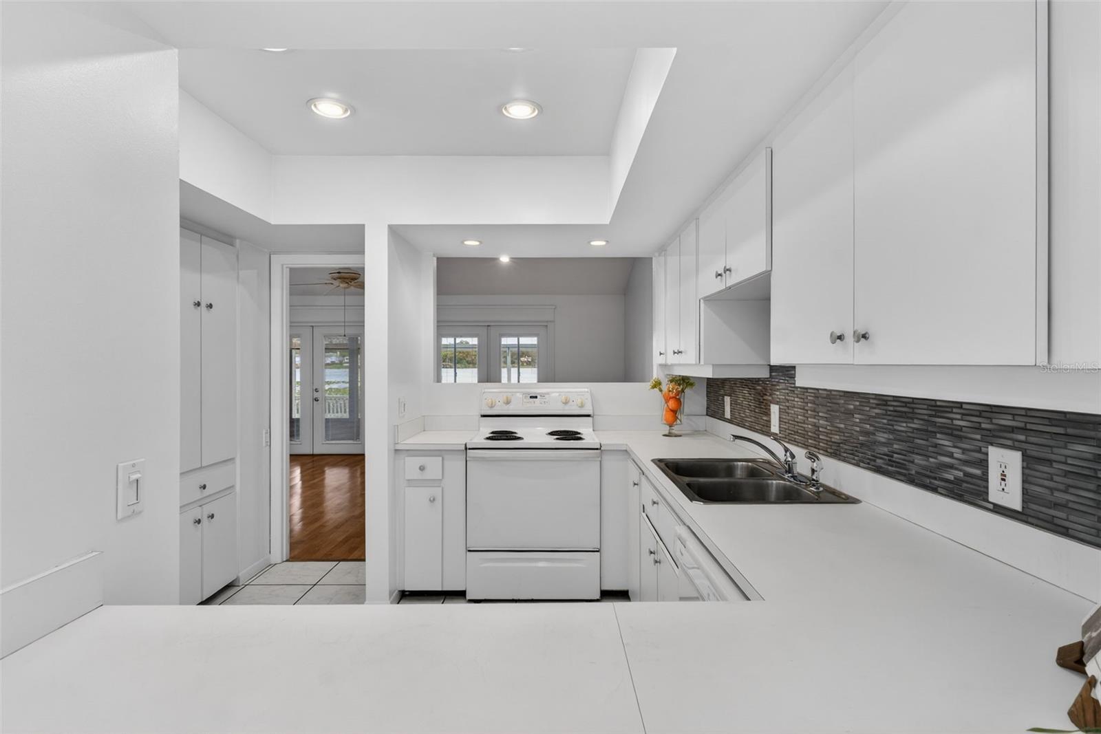 Image 13 of 49 For 1502 Buckeye Road Ne 4