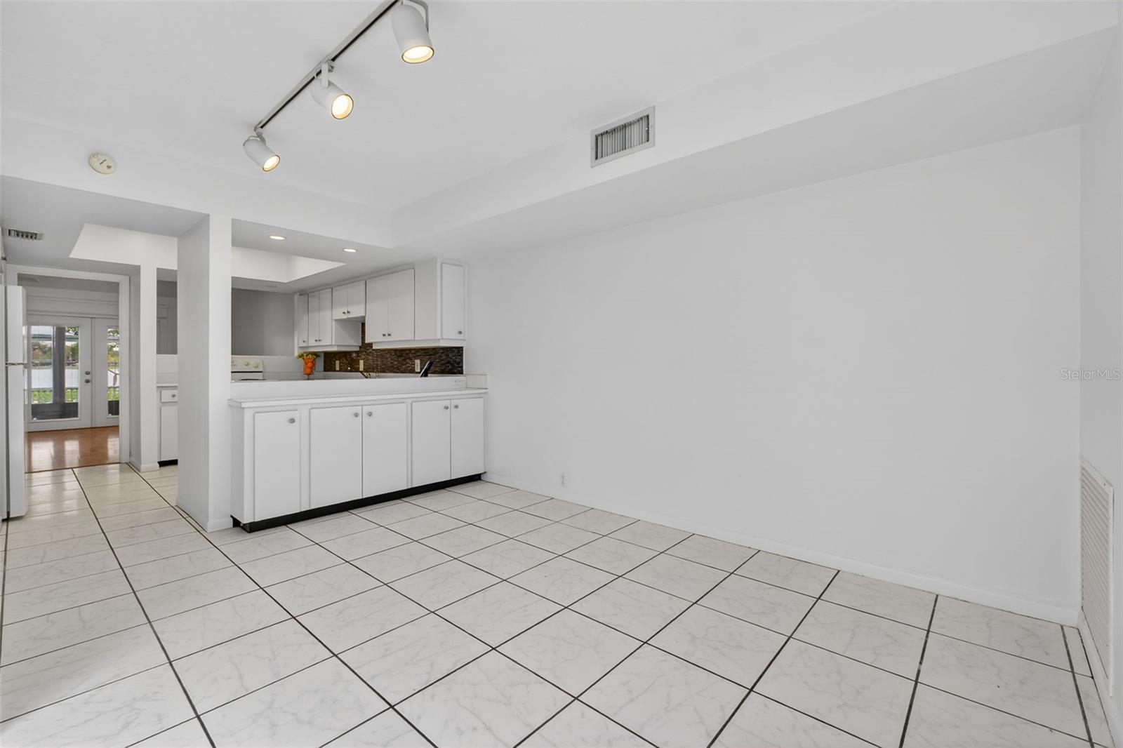 Image 16 of 49 For 1502 Buckeye Road Ne 4