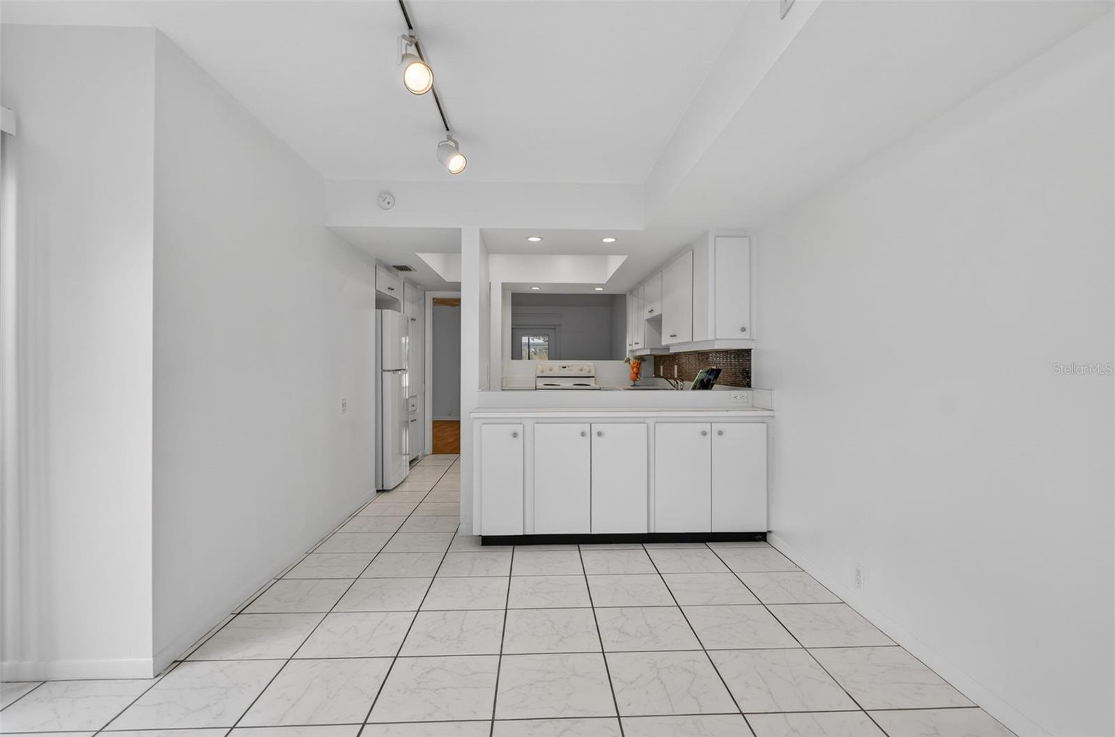 Image 17 of 49 For 1502 Buckeye Road Ne 4