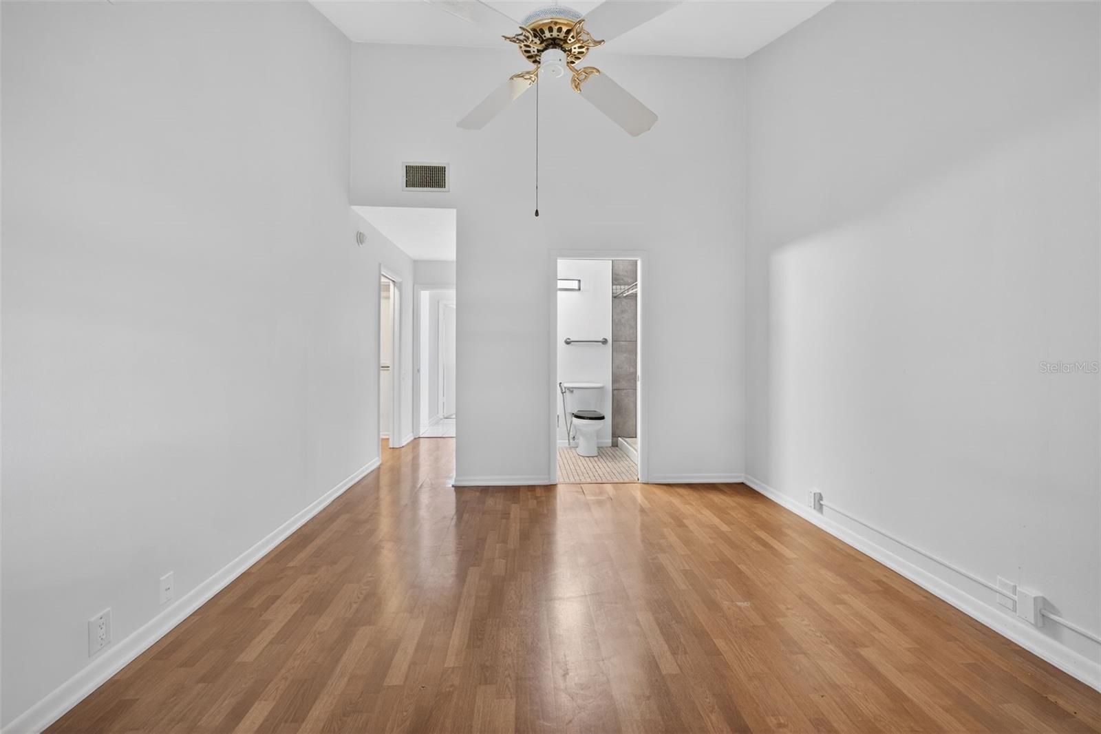 Image 21 of 49 For 1502 Buckeye Road Ne 4