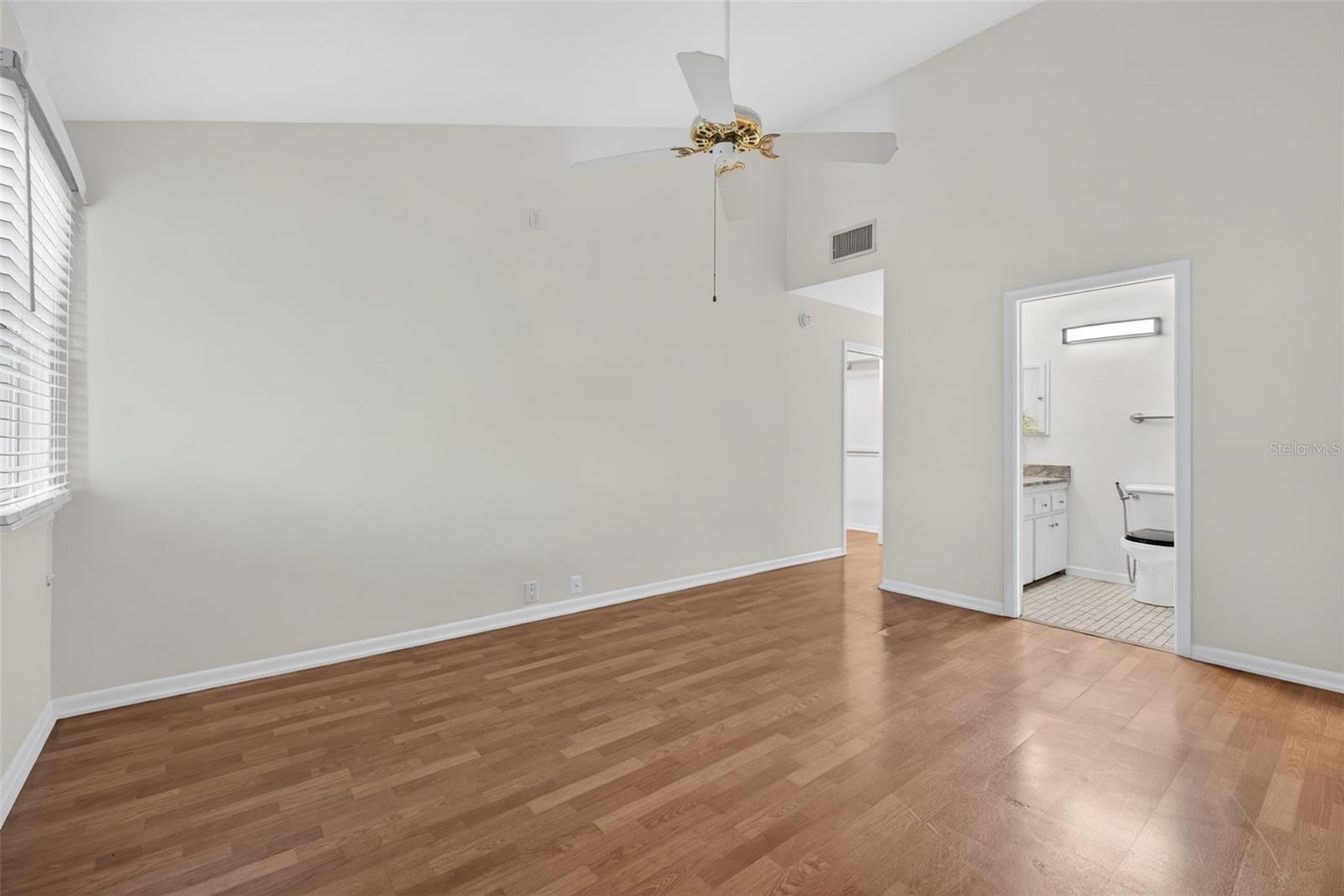 Image 22 of 49 For 1502 Buckeye Road Ne 4